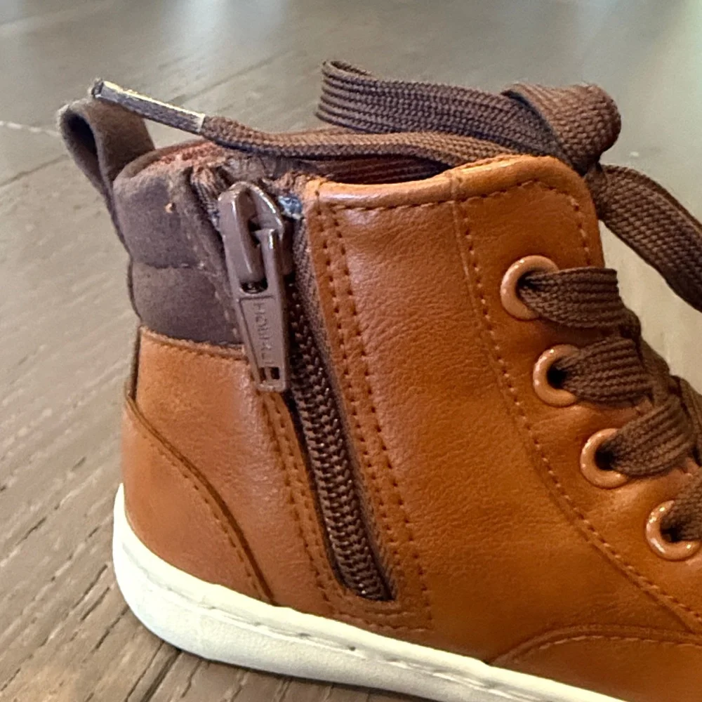 Cat & Jack Tan Kids Sneakers with White Soles size 8 toddler - Picture 4 of 8